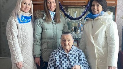 «От всей души»: ветераны медицины Ганцевичского района получили новогодние поздравления